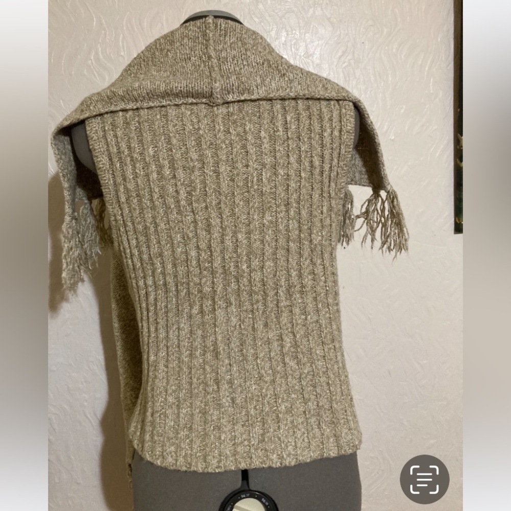 Kensie sleeveless fringe cream/tan knit cardigan size M - Picture 2 of 10